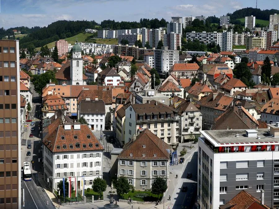 La Chaux-de-Fonds, Schweiz — UNESCO-Welterbe der Uhrmacherei, wo Hans Wilsdorf das Uhrenhandwerk lernte