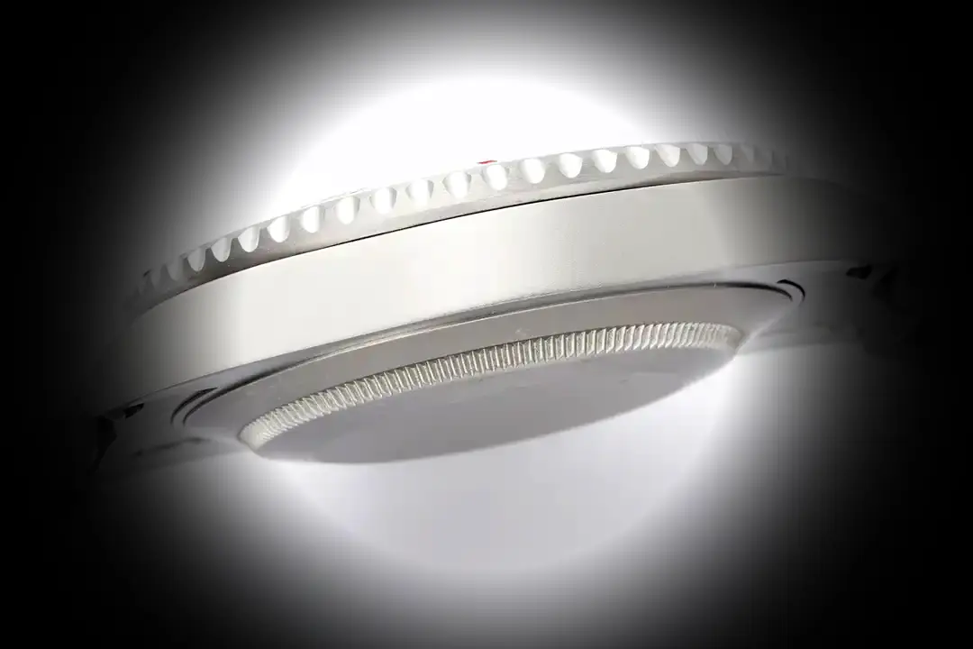 Submariner 116610LN 1:1 Super Clone — Leuchtmasse-Aufnahme