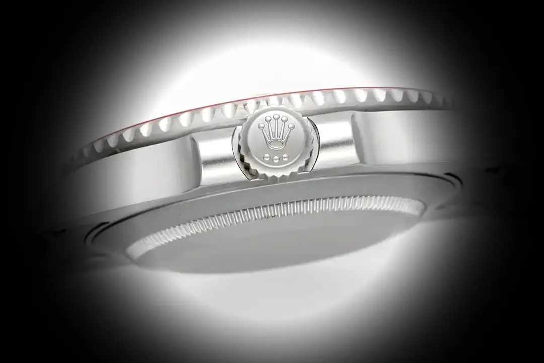 Rolex Submariner 116610LN Schweizer Replica 40mm — Krone und Gehäuse Detail