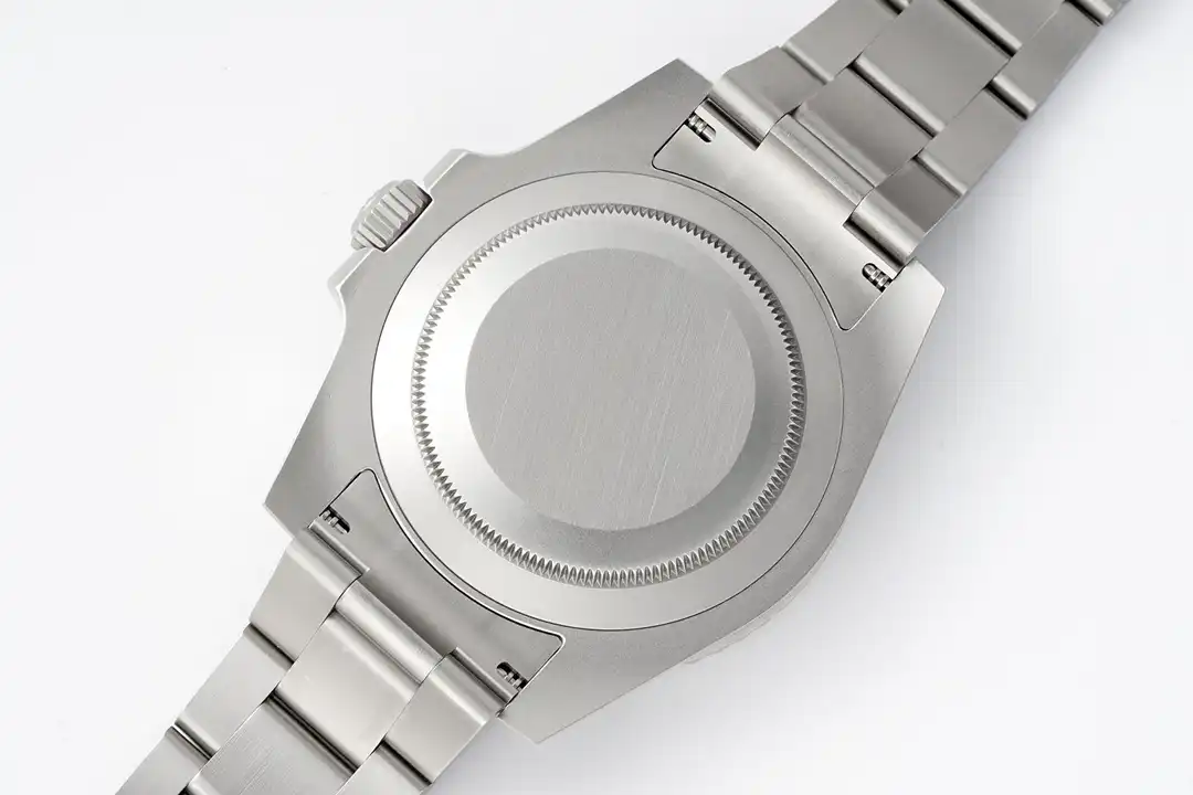 Rolex Submariner 116610LN Klon Zifferblatt in jupiter-schwarz — Schrägansicht