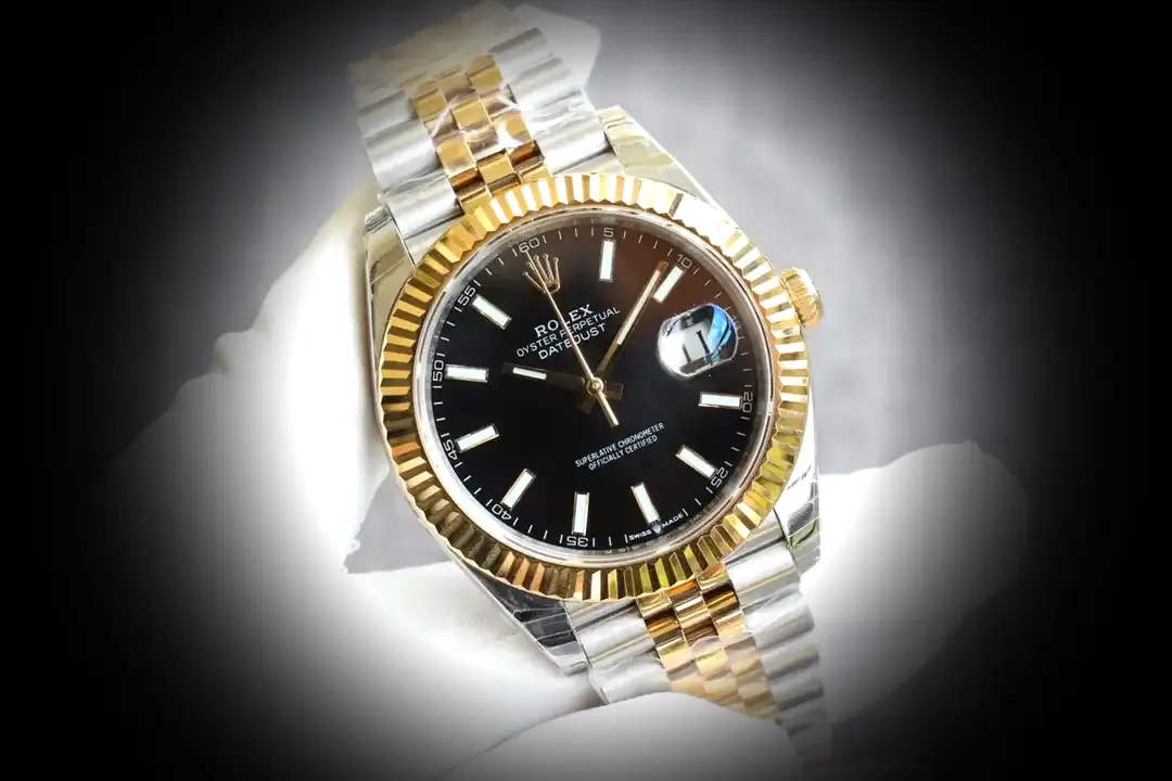 Rolex Datejust 126331 Schweizer Klon Zifferblatt in schwarz — Gehäusebodendetail