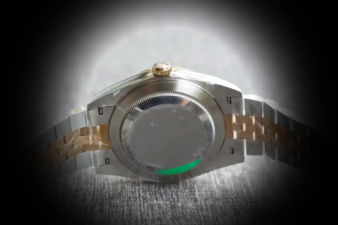 Rolex Datejust 126331 1:1 Super Clone Zifferblatt in schwarz — Schrägansicht