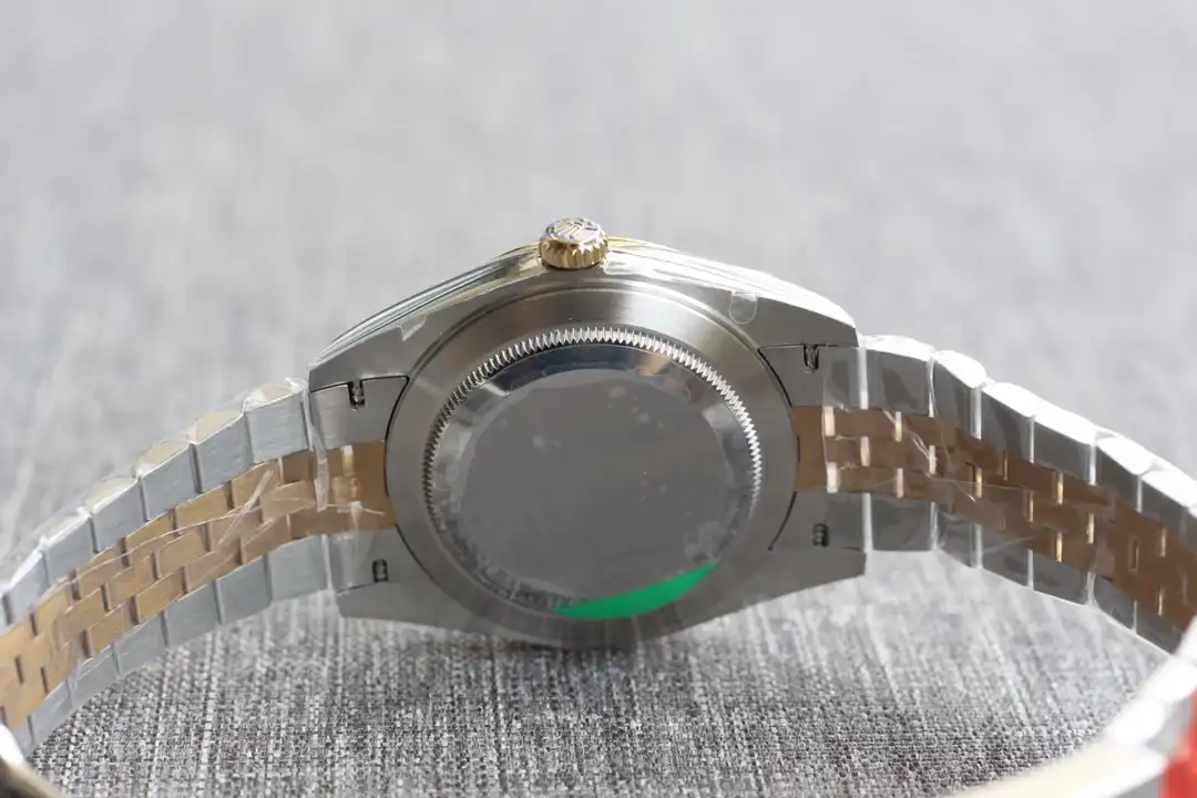 Rolex Datejust 126331 Nachbau Zifferblatt in schwarz — Schrägansicht