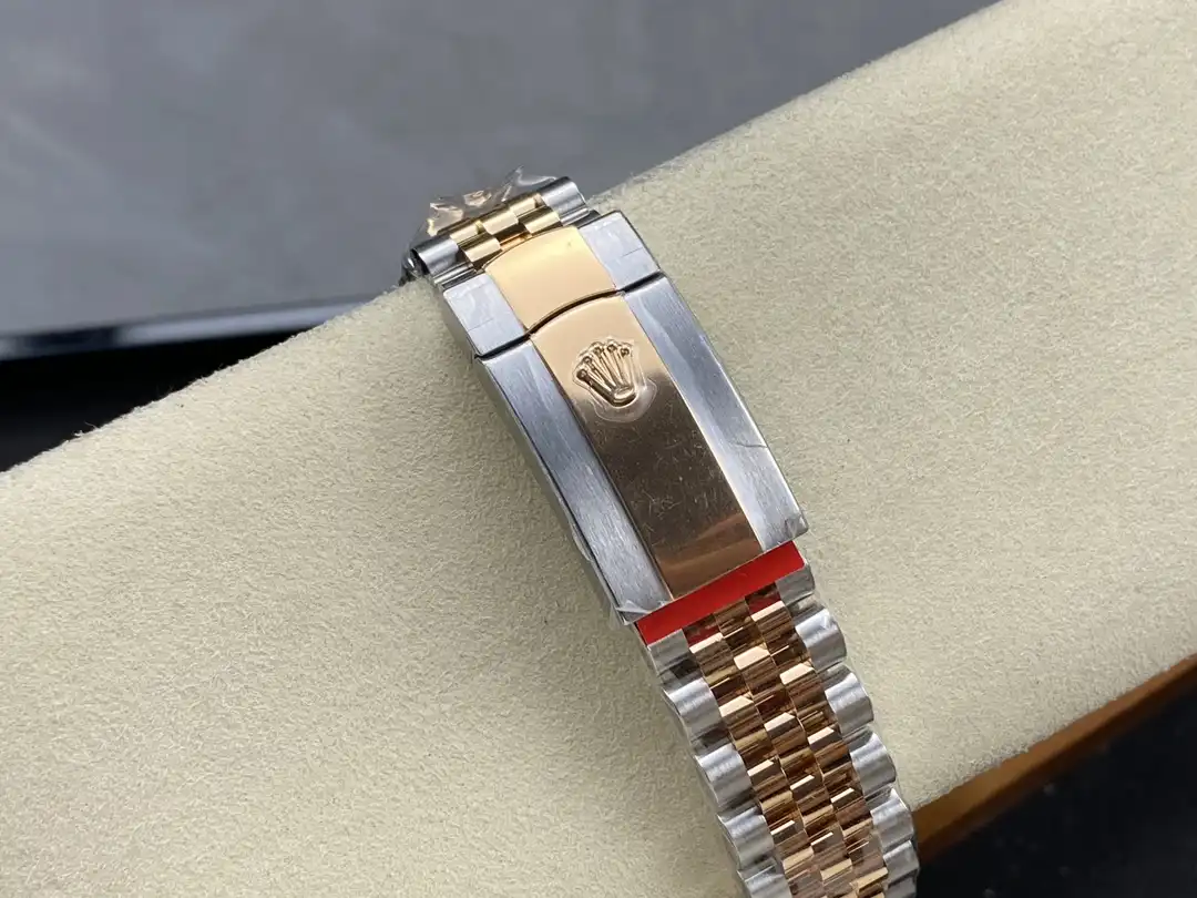 Rolex Datejust 116333 Super Clone Replica — Leuchtmasse-Aufnahme