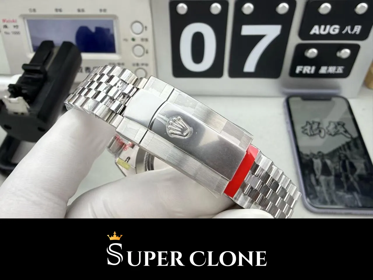 Oysterclasp-Faltschließe mit Kronenprägung am Jubilee-Band der Datejust 126334 Hommage
