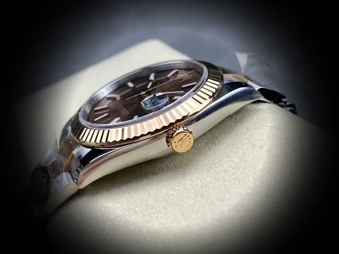 Rolex Datejust m126331 Schweizer Replica Zifferblatt in schokolade — Lünette-Makro