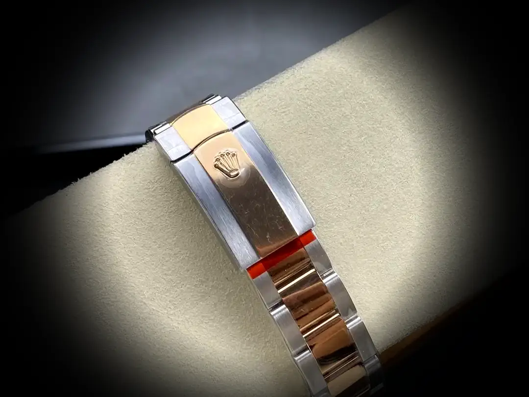 Rolex Datejust m126331 Superclone — Leuchtmasse-Aufnahme