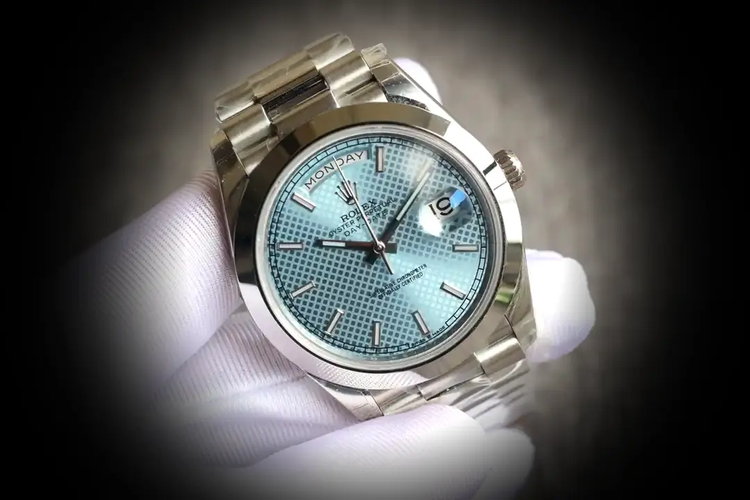 Day-Date 41985 Schweizer Klon Zifferblatt in eisblau — Gehäusebodendetail