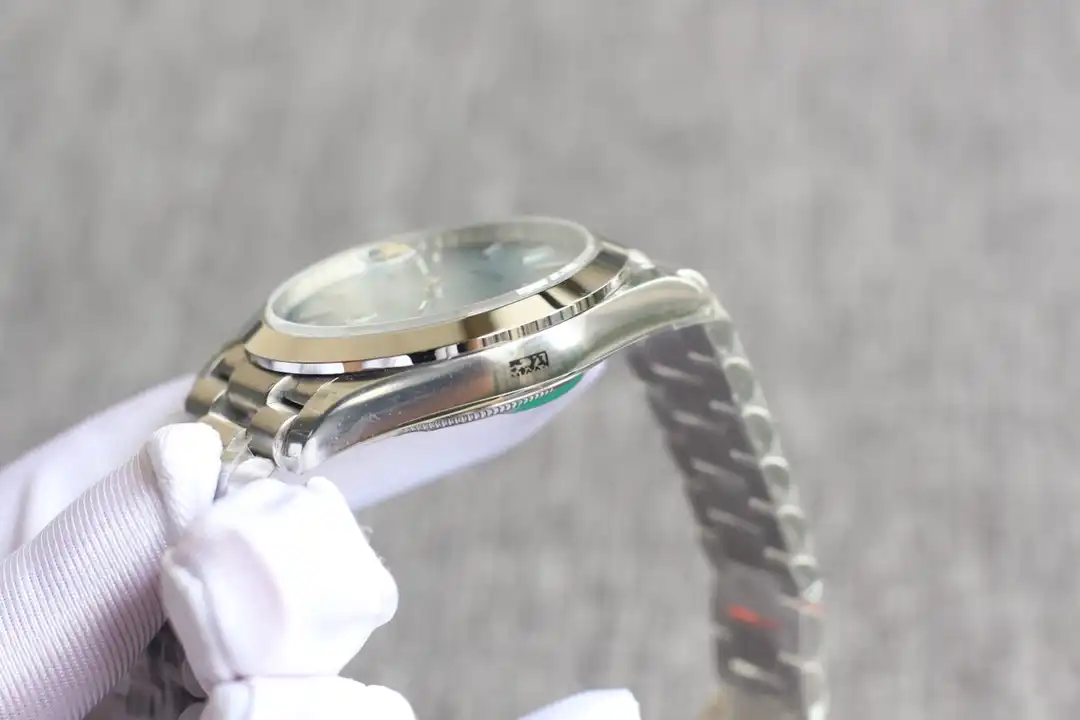 Rolex Day-Date 41985 Replica Zifferblatt in eisblau — Lünette-Makro