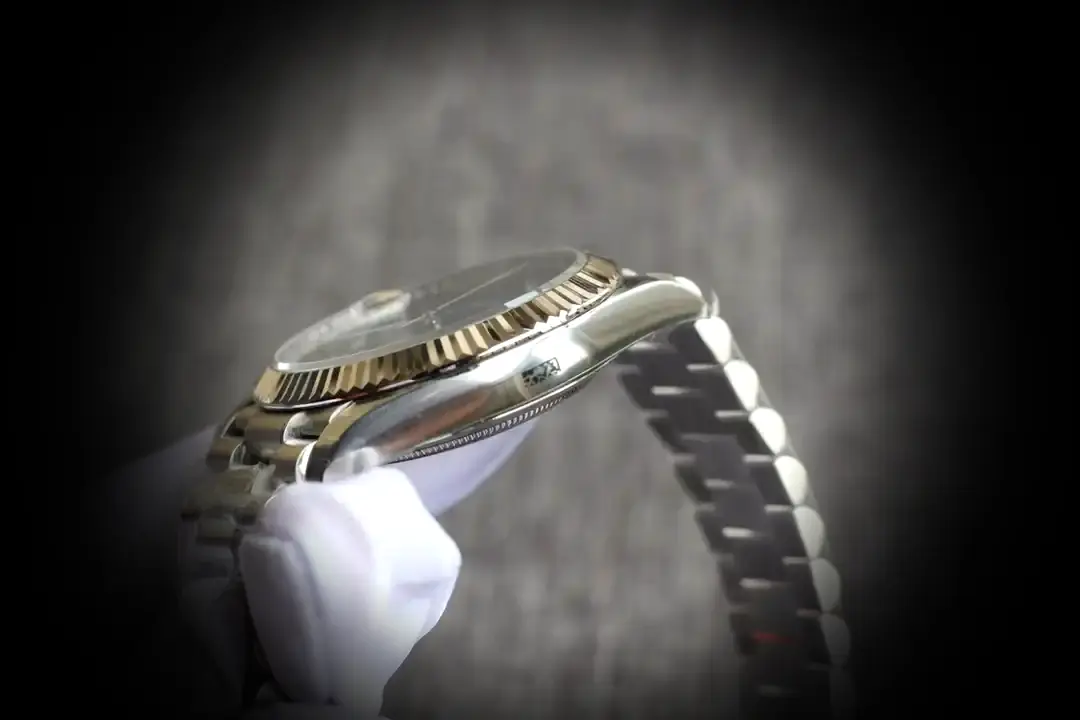 Rolex Day-Date 41985 1:1 Super Clone Zifferblatt in rhodium — Lünette-Makro