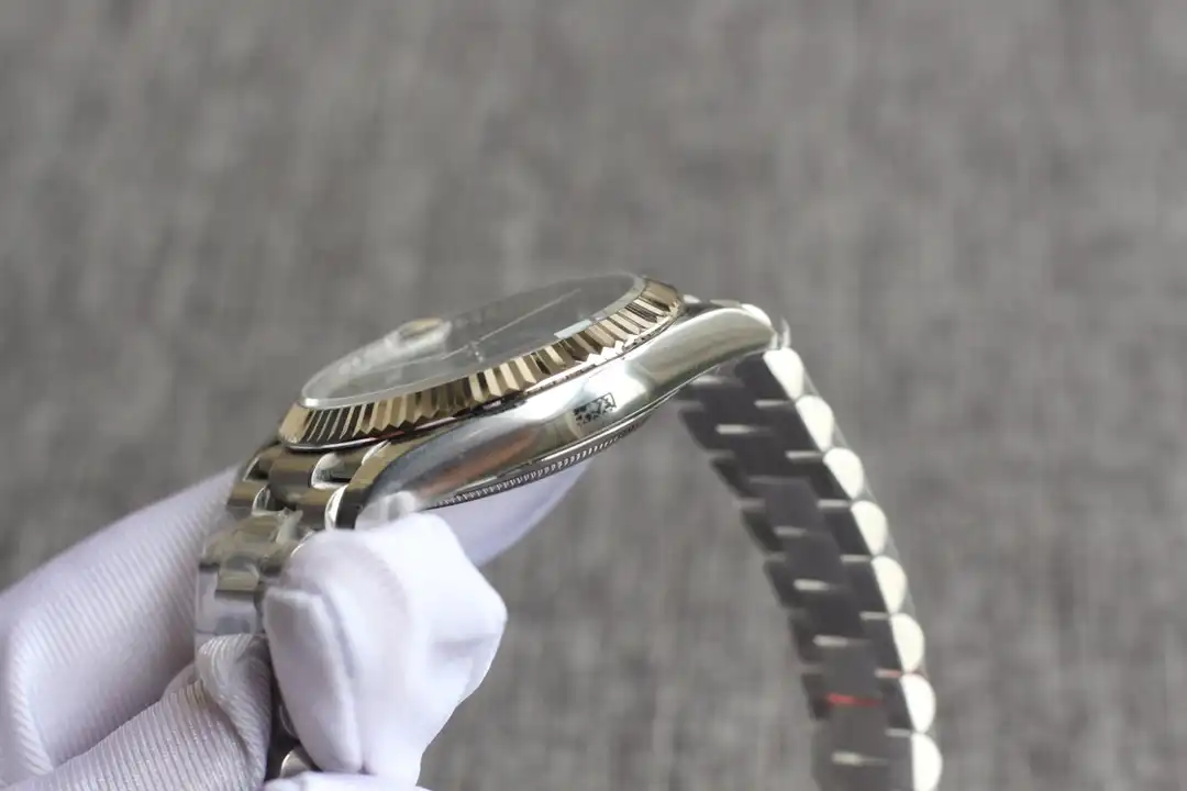 Rolex Day-Date 41985 Nachbau Zifferblatt in rhodium — Lünette-Makro