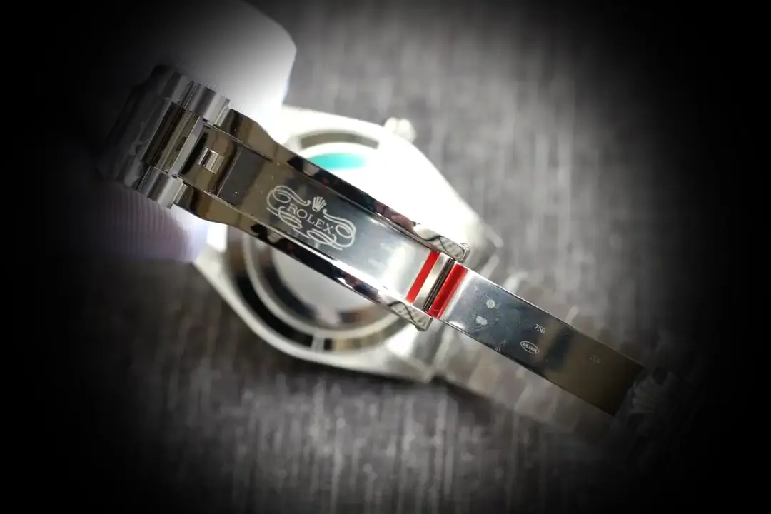 Rolex Day-Date 41985 Super Clone — Leuchtmasse-Aufnahme