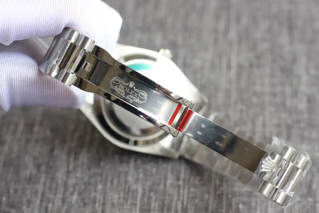 Rolex Day-Date 41985 Replica — Leuchtmasse-Aufnahme