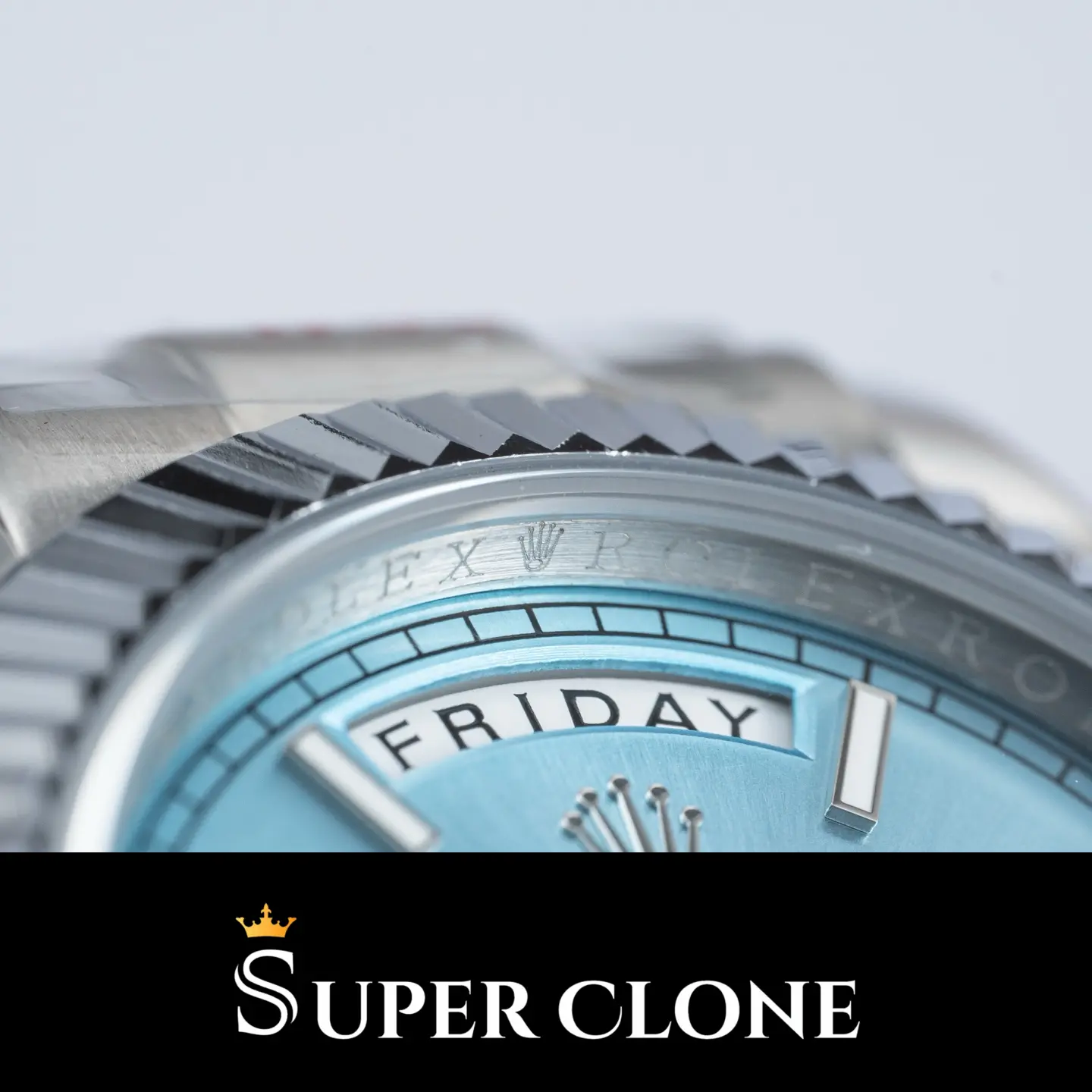 Stab-Indizes und Rolex-Krone auf dem eisblauen Zifferblatt der 128206