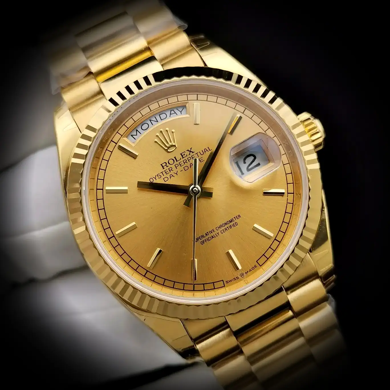 Rolex Day-Date 41985 Superclone 36mm — Handgelenksaufnahme