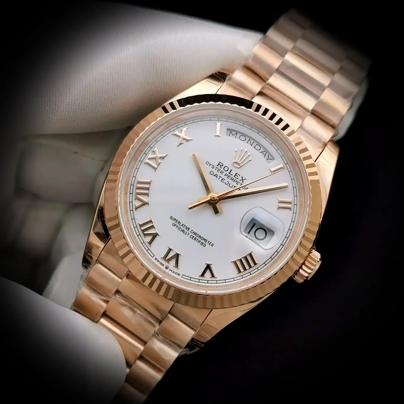 Rolex Day-Date 41985 Superclone Zifferblatt in weiß — Gehäusebodendetail