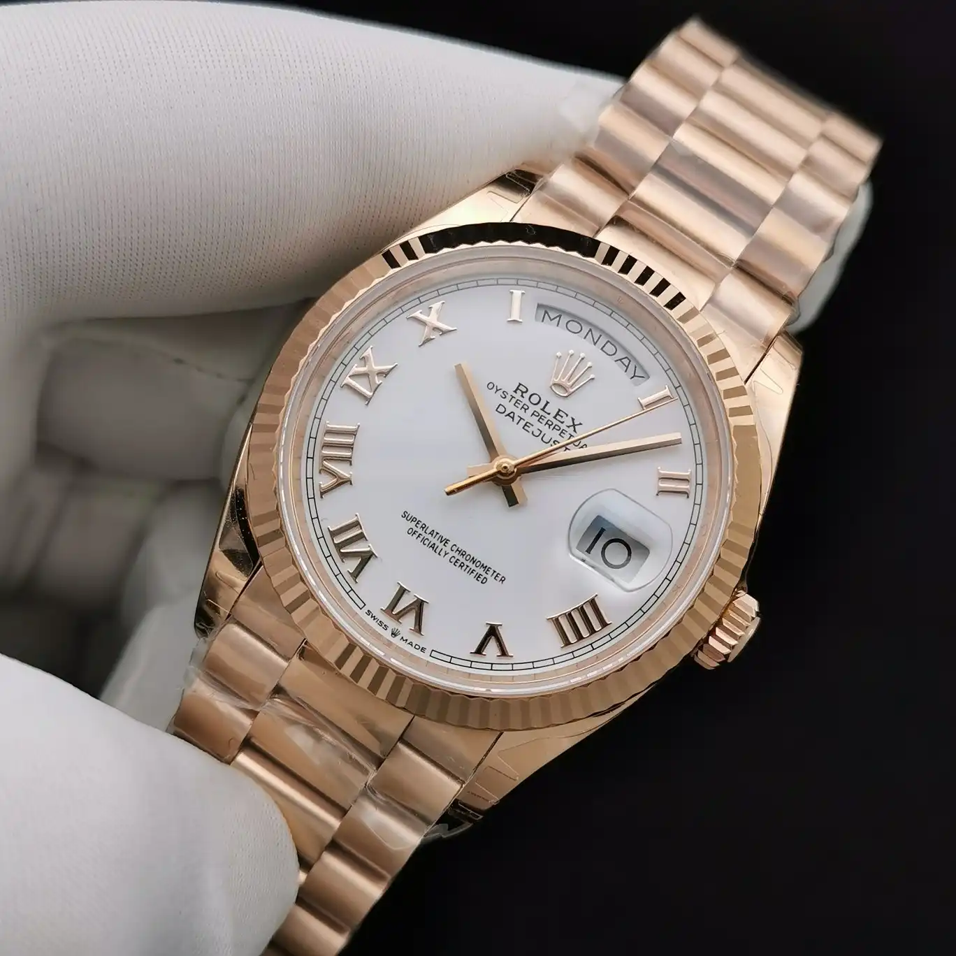 Rolex Day-Date 41985 Klon Zifferblatt in weiß — Gehäusebodendetail