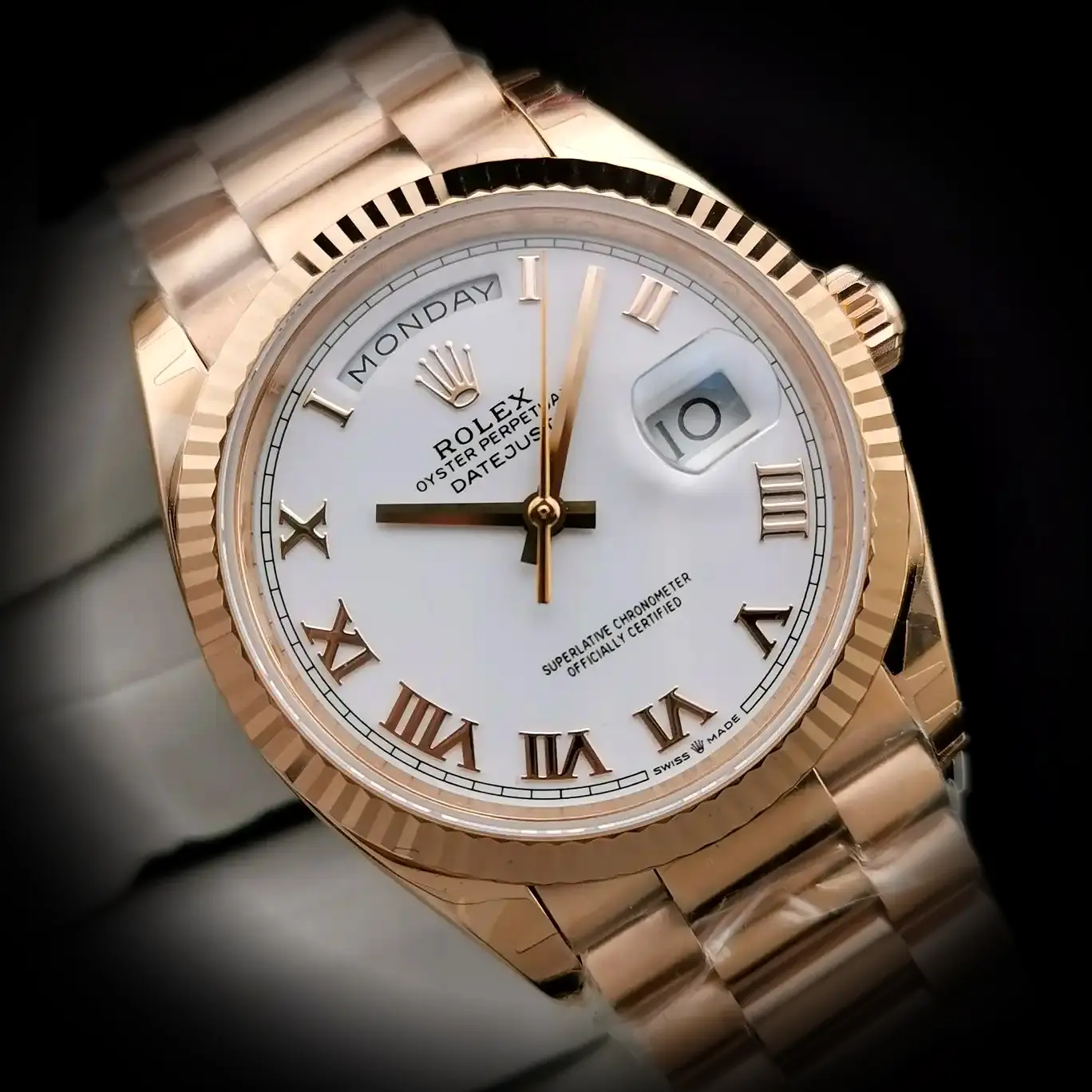 Day-Date 41985 Schweizer Klon 36mm — Handgelenksaufnahme