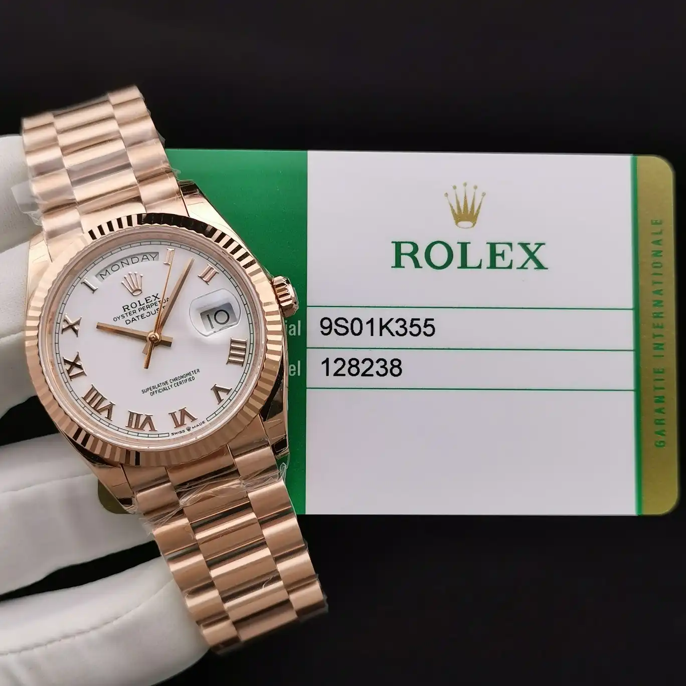 Rolex Day-Date 41985 1:1 Replica Zifferblatt in weiß — Schrägansicht