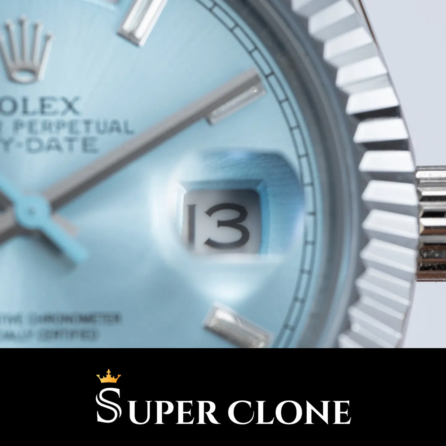 Eisblaues Sonnenschliff-Zifferblatt der Rolex Day-Date 228206 mit Baguette-Diamanten