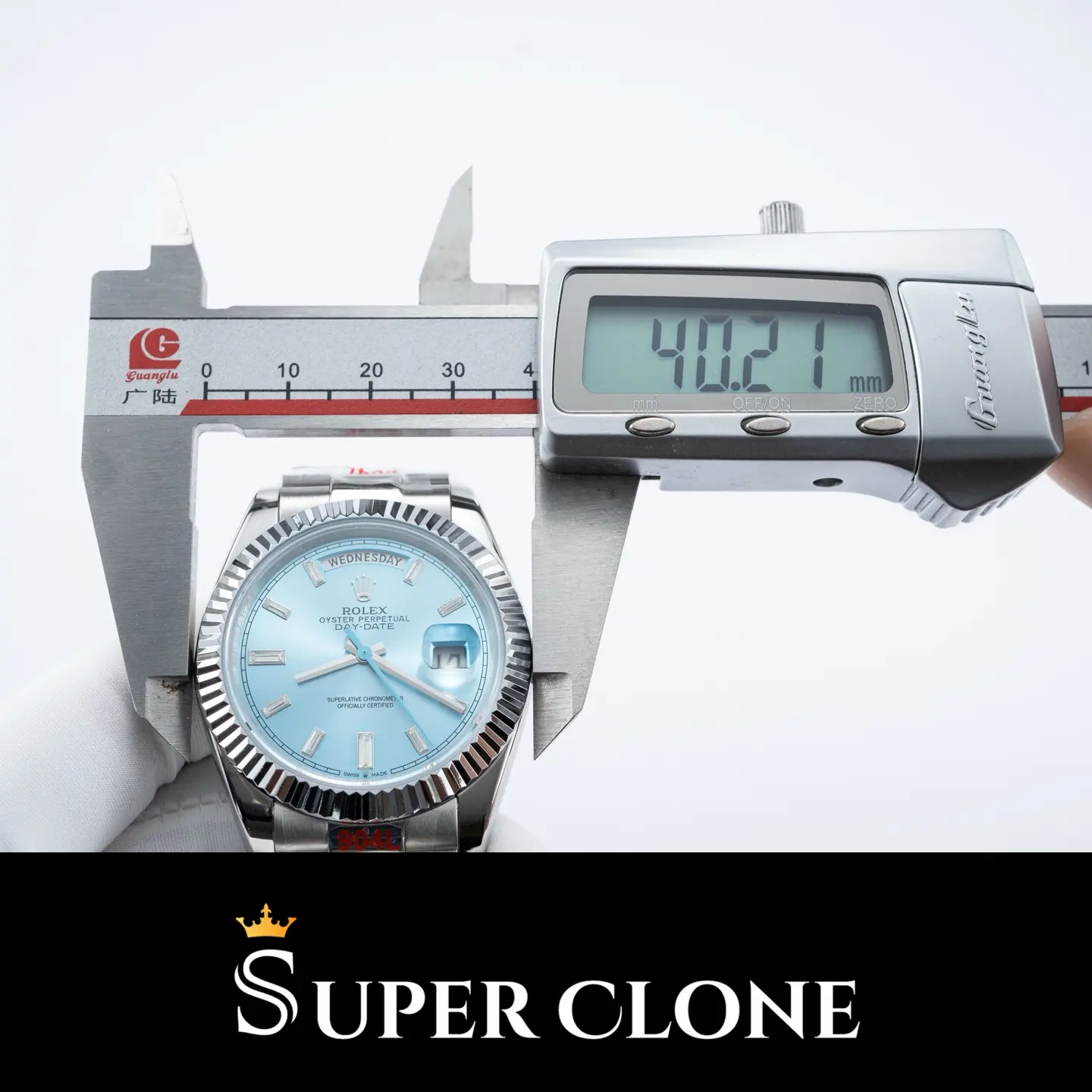 Geriffelte Platin-Lünette der Rolex Day-Date 228206 Nachbildung in Großaufnahme