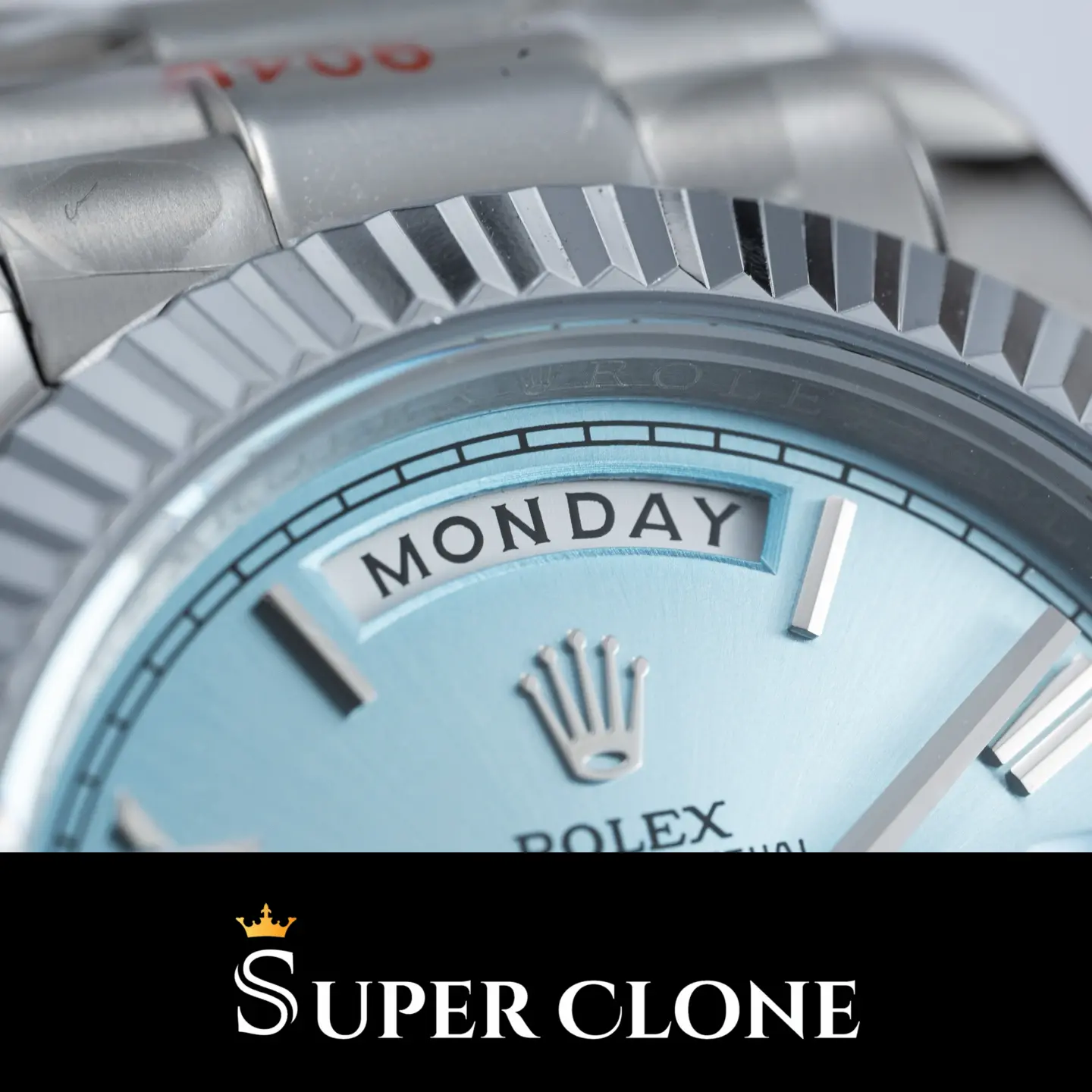 Profilansicht der Day-Date 228206 Hommage mit President-Armband in platinfarbener Optik