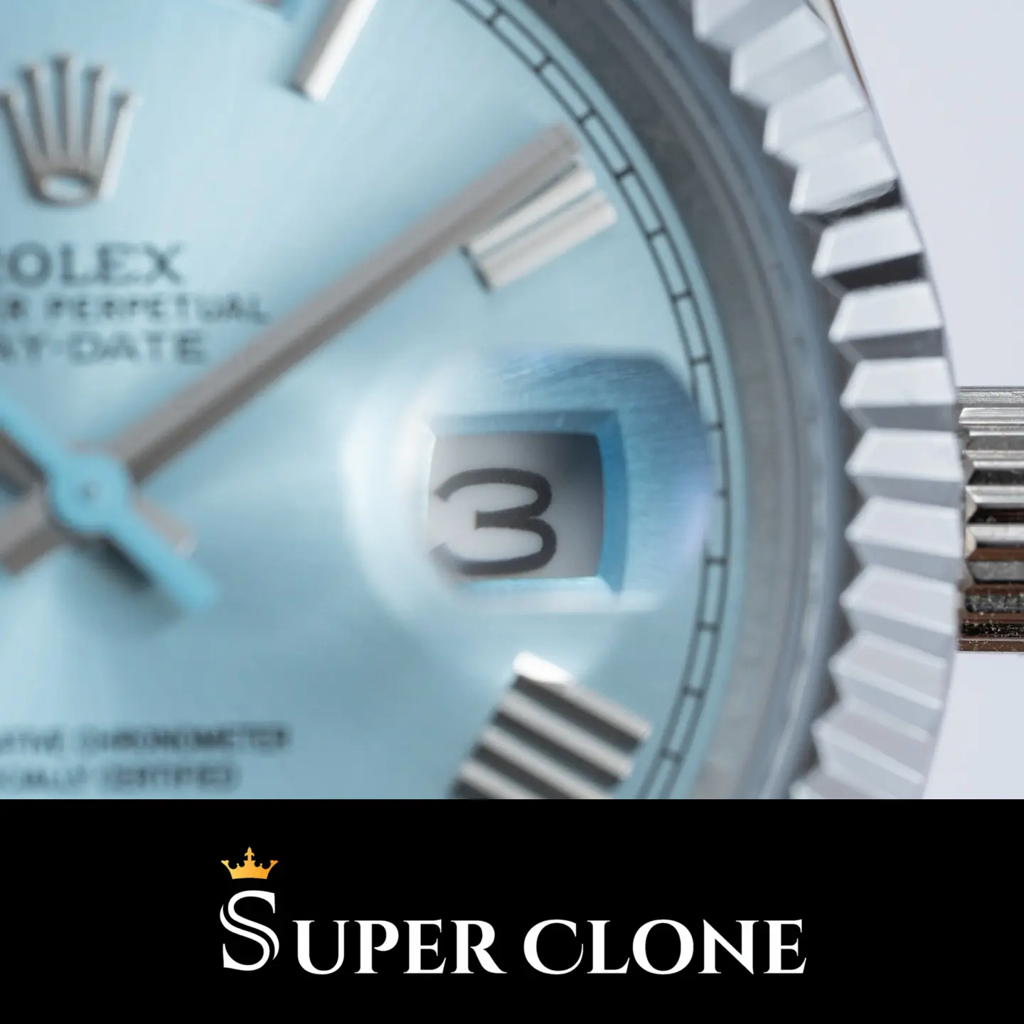 Eisblaues Sonnenschliff-Zifferblatt der Rolex Day-Date 228206 mit applizierten römischen Ziffern