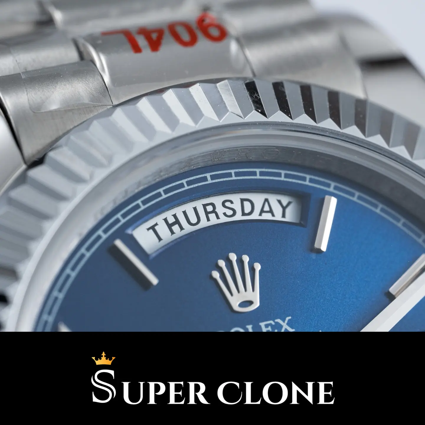 Profilansicht der Day-Date 228239 Hommage mit President-Armband in Weißgold-Optik
