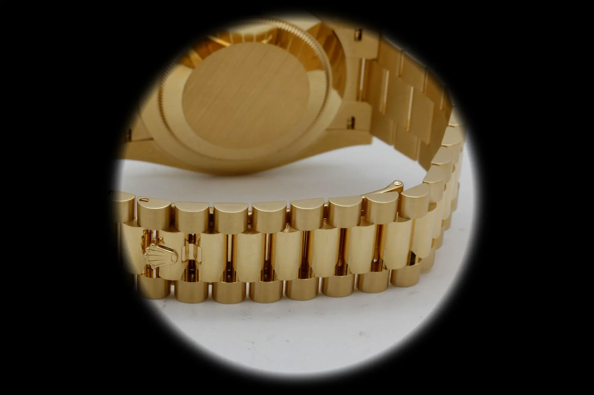 Rolex Day-Date 228238 Schweizer Klon 40mm — Krone und Gehäuse Detail