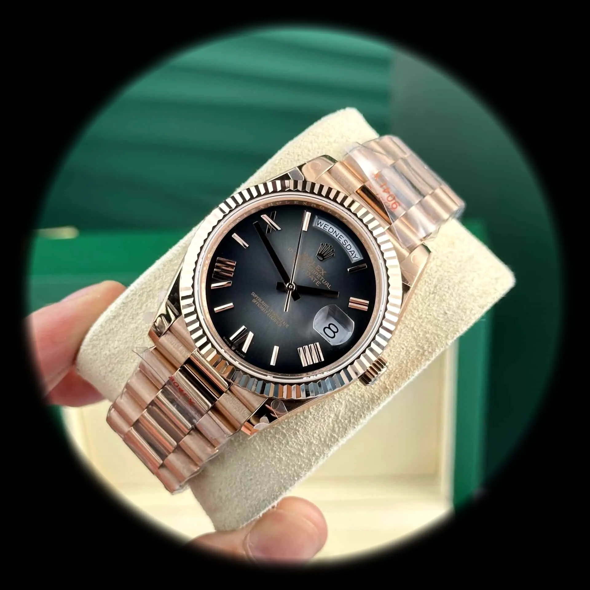 Rolex Day-Date 228235 Schweizer Klon — Seitenprofil