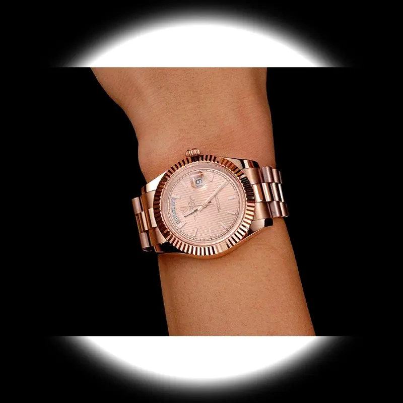 Rolex Day-Date REP016823 Superclone Zifferblatt in roségold — Schrägansicht