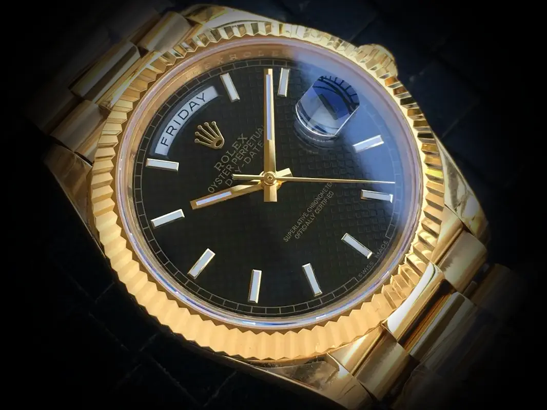 Rolex Day-Date 41985 Super Clone Zifferblatt in schwarz — Gehäusebodendetail