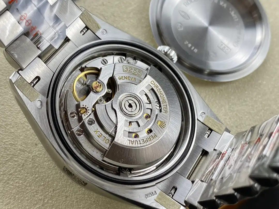 Day-Date 41985 Super Clone Replica 36mm — Krone und Gehäuse Detail