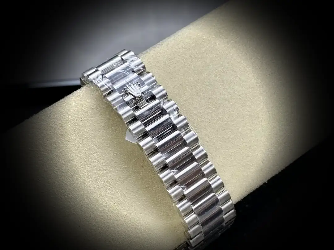 Rolex Day-Date 41985 Super Clone — Leuchtmasse-Aufnahme