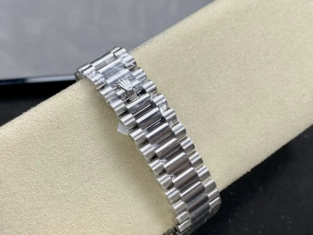 Rolex Day-Date 41985 Replica — Leuchtmasse-Aufnahme