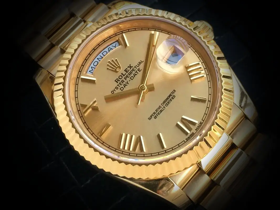 Day-Date 41985 Schweizer Replica Zifferblatt in champagner — Gehäusebodendetail