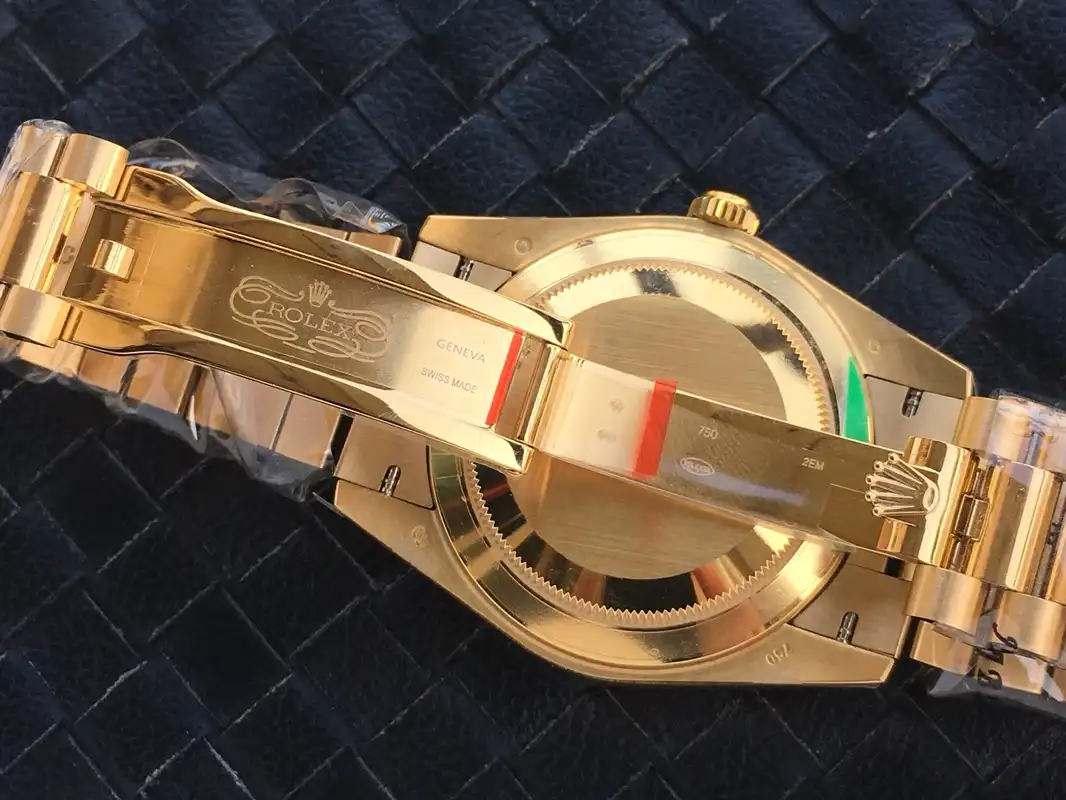Rolex Day-Date 41985 Super Clone Replica — Leuchtmasse-Aufnahme