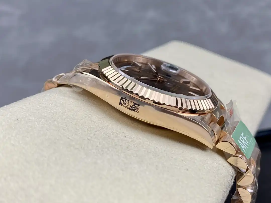 Rolex Day-Date 41985 Klon 36mm — Handgelenksaufnahme