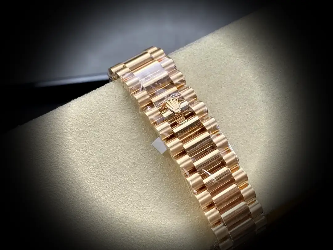 Rolex Day-Date 41985 Super Clone — Leuchtmasse-Aufnahme