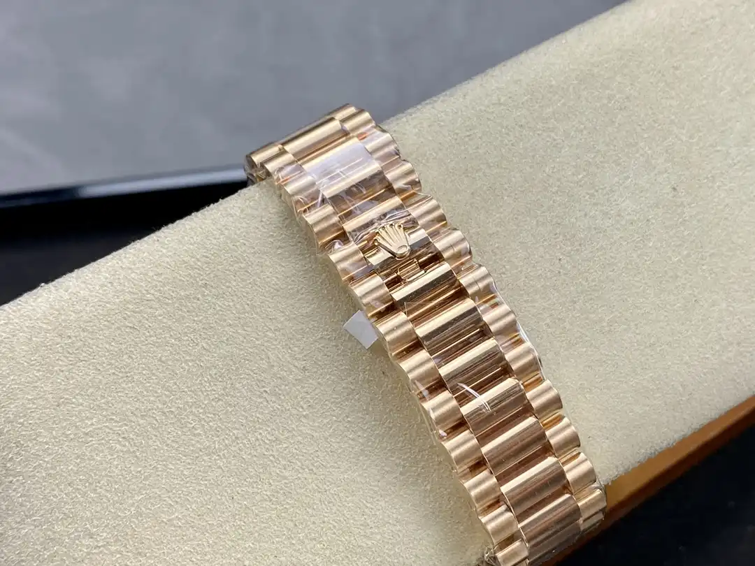 Rolex Day-Date 41985 Replica — Leuchtmasse-Aufnahme