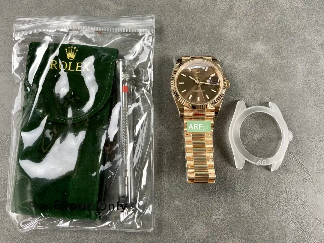 Day-Date 41985 Klon Zifferblatt in schokolade — Schrägansicht