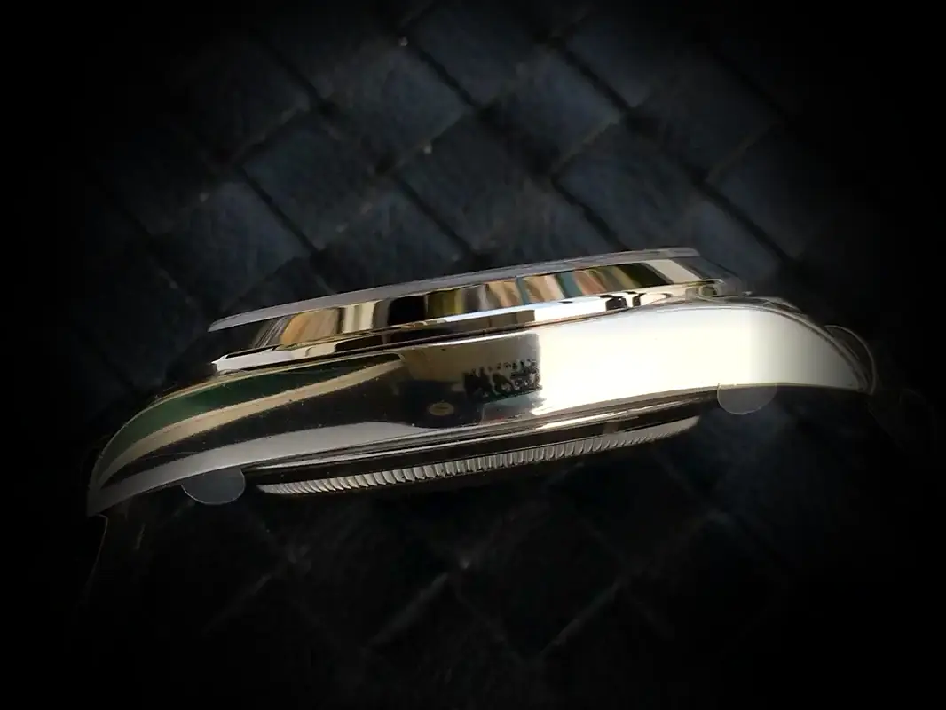 Rolex Day-Date 41985 Super Clone Zifferblatt in eisblau motiv — Lünette-Makro