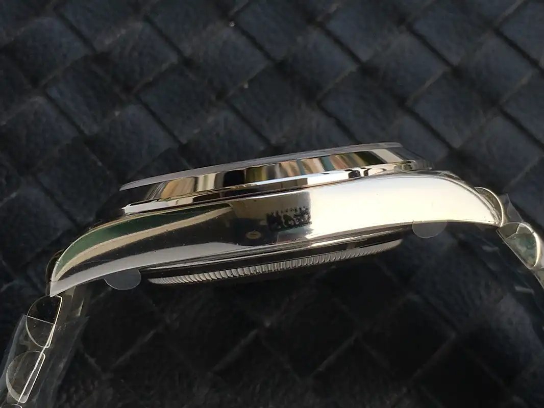 Rolex Day-Date 41985 Replica Zifferblatt in eisblau motiv — Lünette-Makro