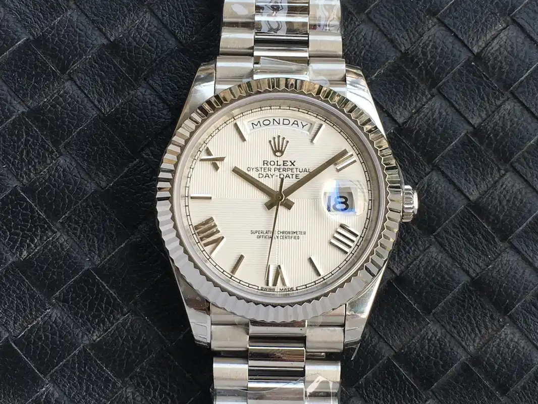 Rolex Day-Date 41985 Klon — Seitenprofil