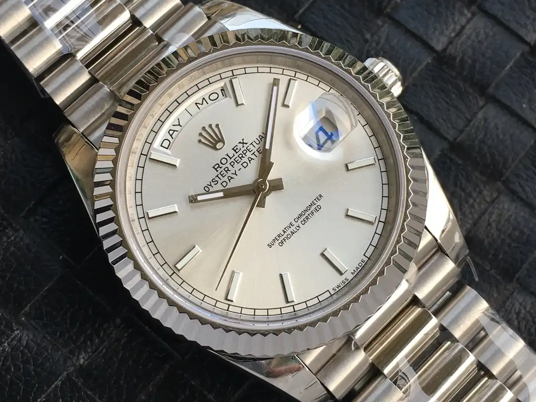 Rolex Day-Date 41985 1:1 Replica Zifferblatt in silber — Gehäusebodendetail