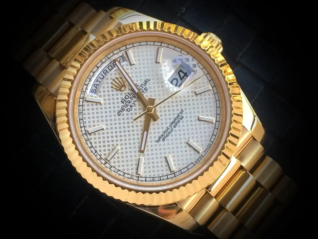 Rolex Day-Date 41985 Super Clone Zifferblatt in silber motiv — Gehäusebodendetail