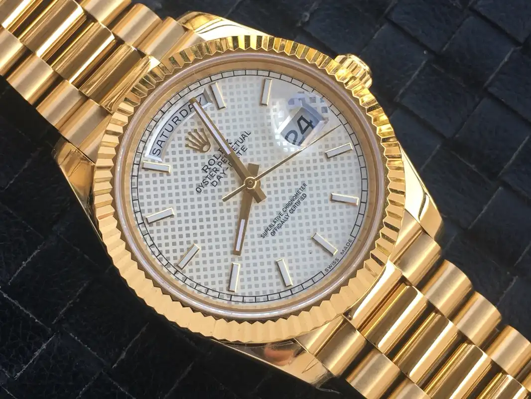 Rolex Day-Date 41985 Replica Zifferblatt in silber motiv — Gehäusebodendetail