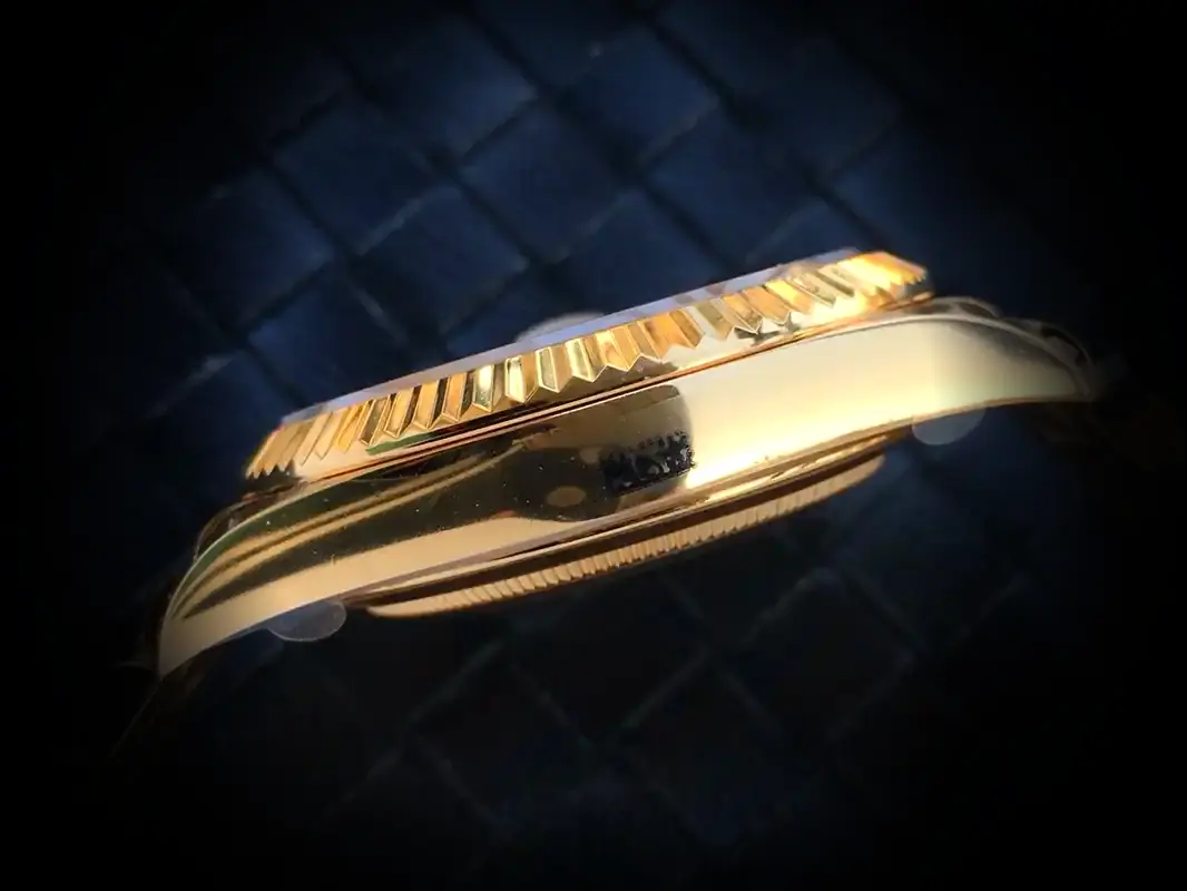 Rolex Day-Date 41985 Schweizer Replica 36mm — Krone und Gehäuse Detail