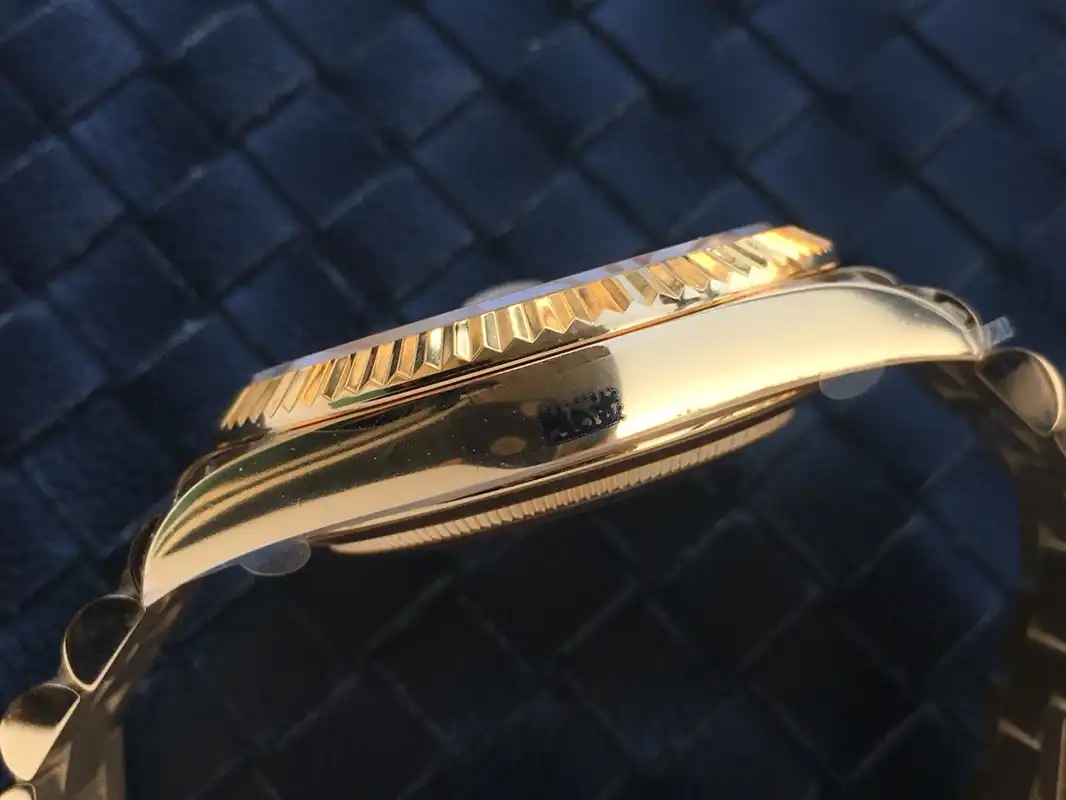 Rolex Day-Date 41985 Super Clone Replica 36mm — Krone und Gehäuse Detail