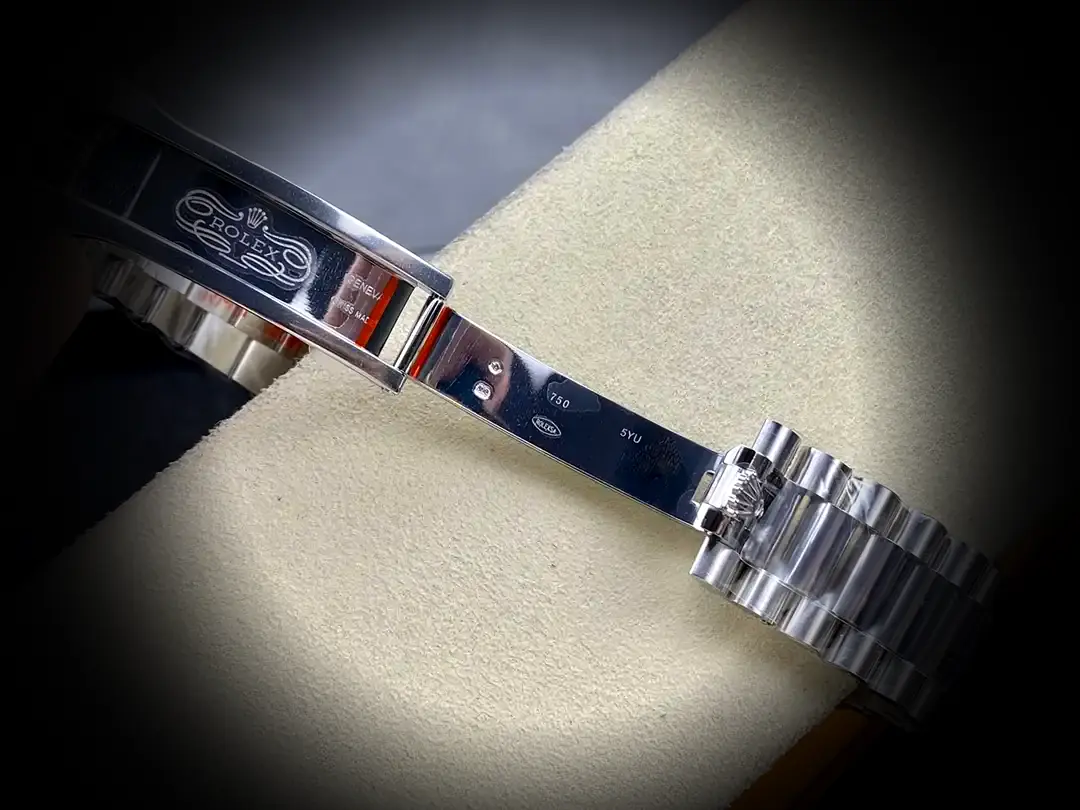 Rolex Day-Date 41985 1:1 Super Clone — Leuchtmasse-Aufnahme